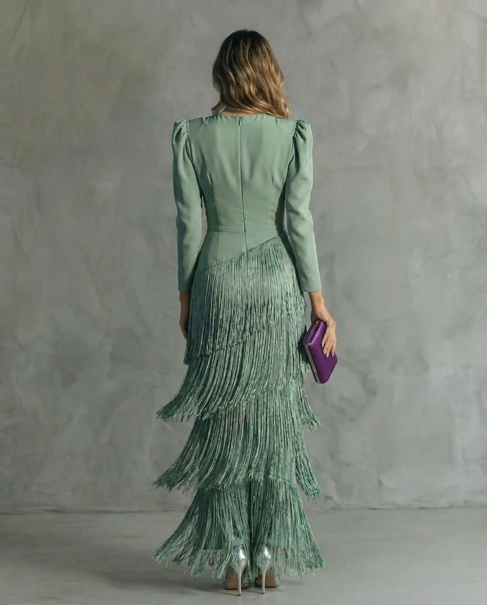 Clara | Abito midi elegante con maniche a frange