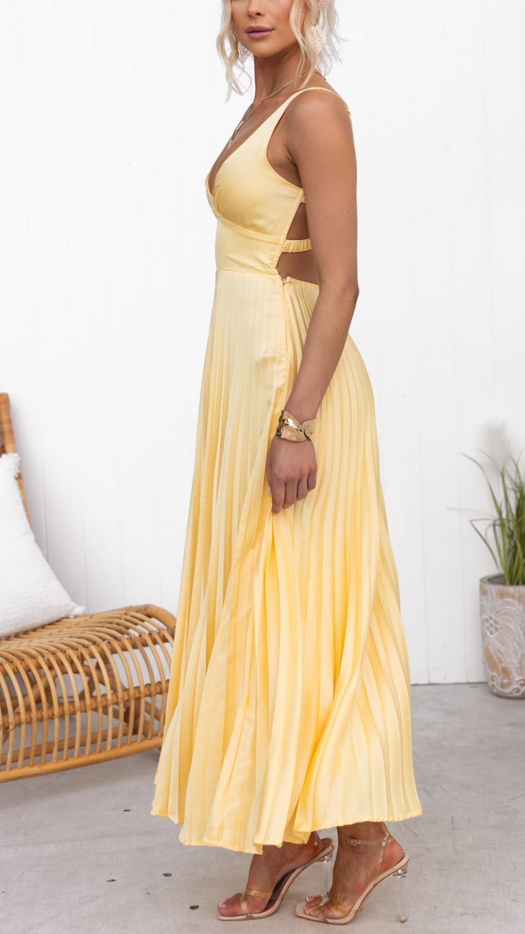 VALENTINA – ELEGANT PLEATED MAXI DRESS