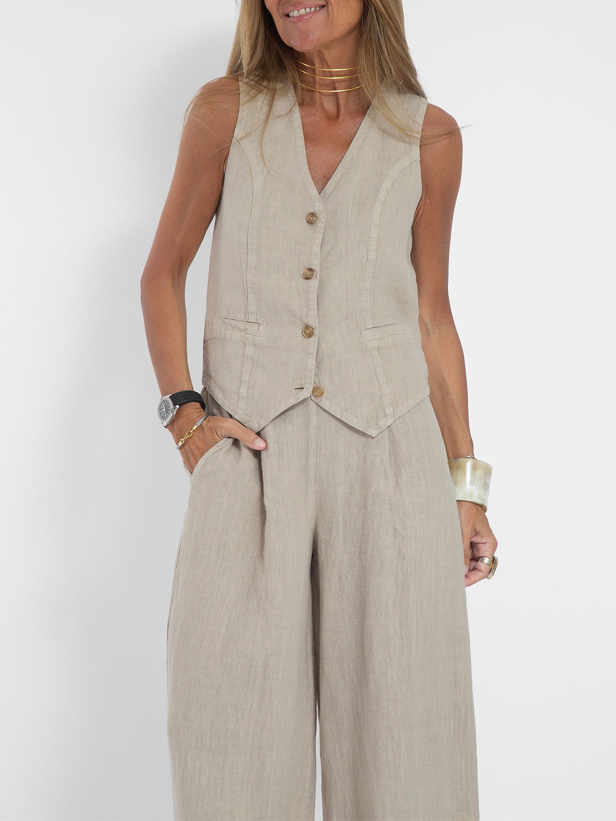 Aira | Elegant waistcoat and wide-leg trousers